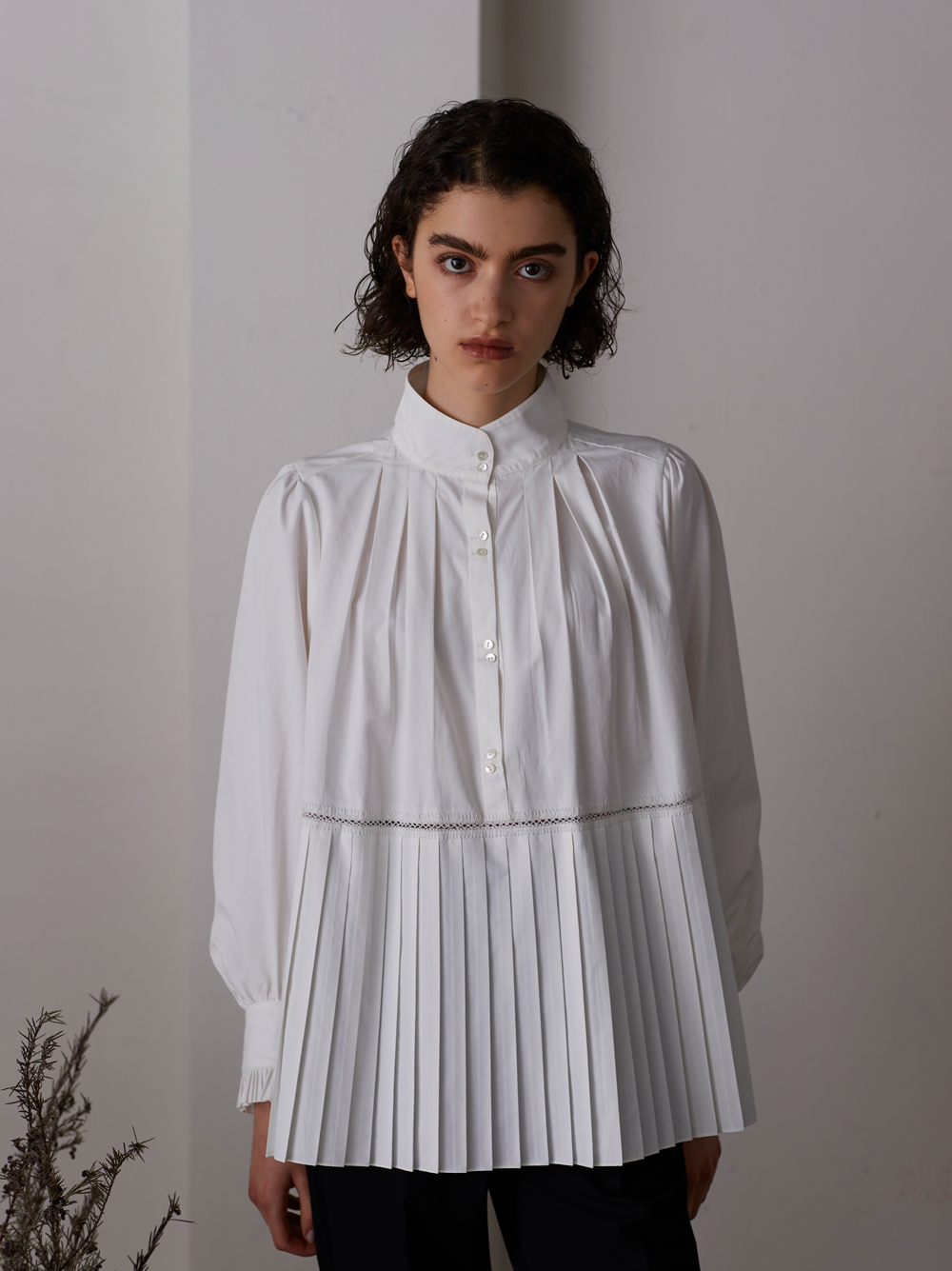 pleated embroidery blouse